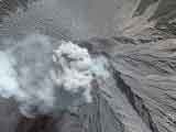 Volcan in eruption : Semeru